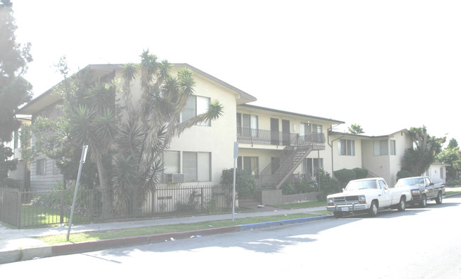 2395 Locust Ave in Long Beach, CA - Building Photo - Building Photo