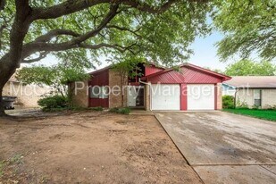 2913 Green Ridge St in Fort Worth, TX - Building Photo