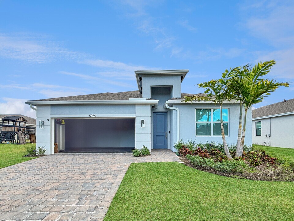 5989 SE Sky Blue Cir in Stuart, FL - Building Photo