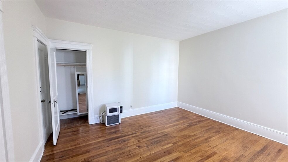 15 Parkman St, Unit 2C in Brookline, MA - Foto de edificio