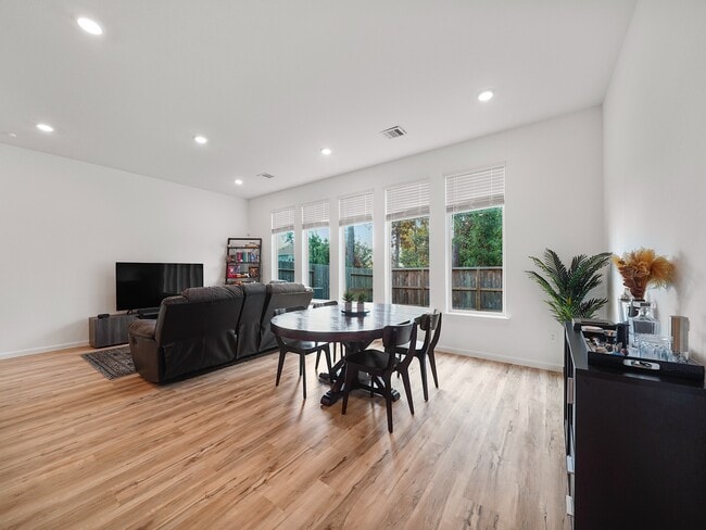 property at 674 Royal Arch Dr