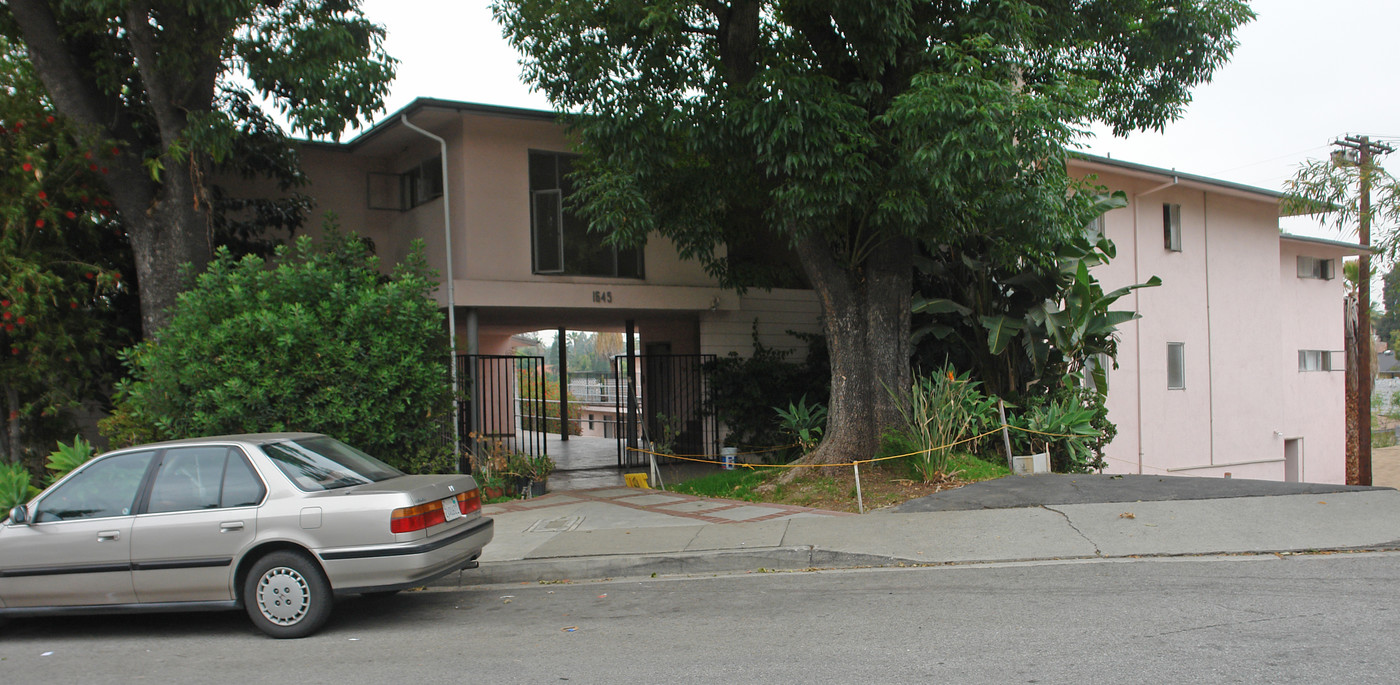 1645 Amberwood Dr in South Pasadena, CA - Building Photo