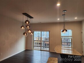 1229 Queen Lyon Ct in Charlotte, NC - Building Photo - Building Photo