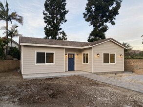 3919 Calle Loma Vista in Thousand Oaks, CA - Building Photo - Building Photo