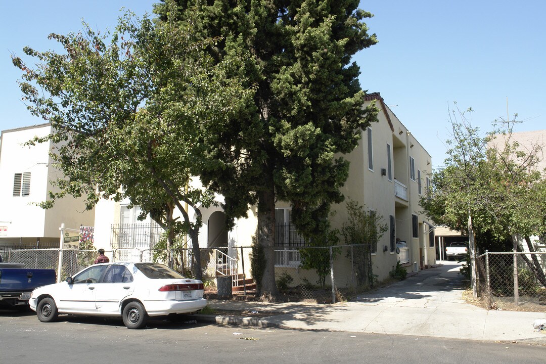 1219 Gordon St in Los Angeles, CA - Foto de edificio