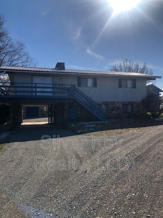 194 Setterberg Rd in Philadelphia, TN - Building Photo