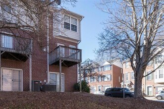 3177 Mill Springs Cir NE in Buford, GA - Foto de edificio - Building Photo