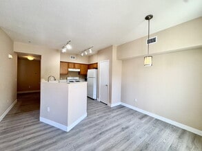9303 Gilcrease Ave in Las Vegas, NV - Building Photo - Building Photo