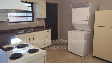 819 Connecticut St in Lawrence, KS - Building Photo - Building Photo