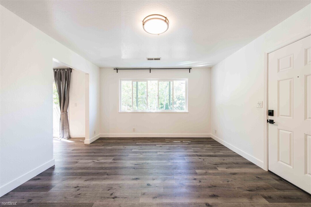 128 E Reed St in San Jose, CA - Building Photo