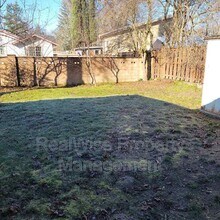 512 NE Dean Dr in Grants Pass, OR - Building Photo - Building Photo