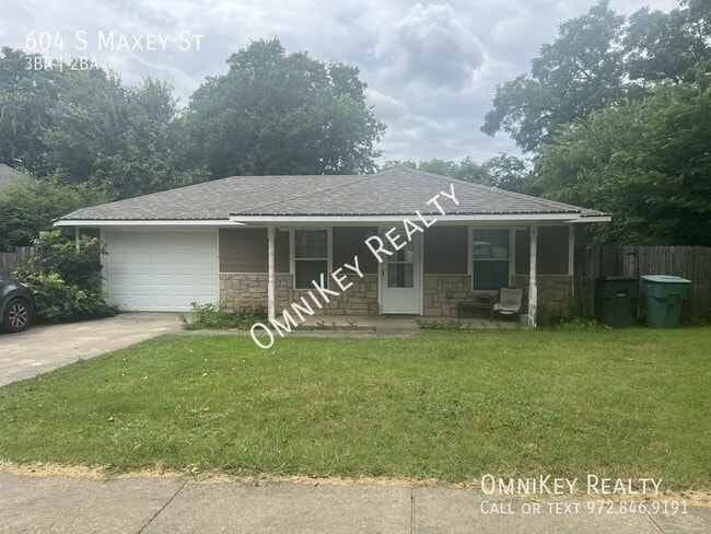property at 604 S Maxey St