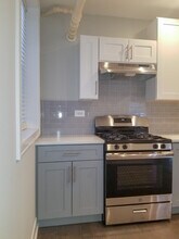 1931 W Winona St, Unit Garden in Chicago, IL - Building Photo - Building Photo