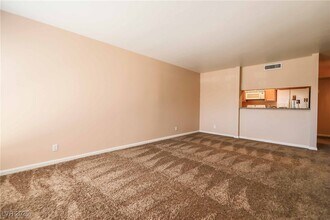 683 Oakmont Ave in Las Vegas, NV - Building Photo - Building Photo