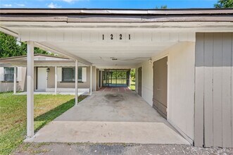 1221 Turner St in Ft. Myers, FL - Foto de edificio - Building Photo