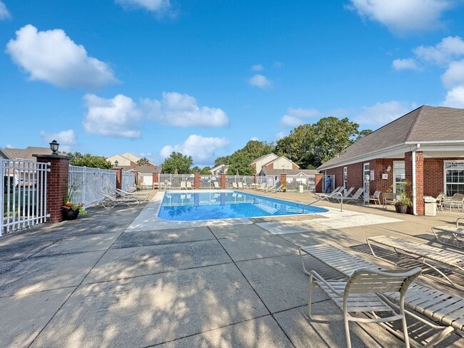 705 Beachfront Dr in Evansville, IN - Building Photo - Building Photo