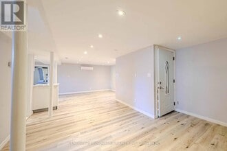 13163 Bathurst St in Richmond Hill, ON - Building Photo - Building Photo
