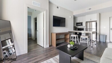 2220 W First St, Unit 458 in Ft. Myers, FL - Building Photo - Building Photo