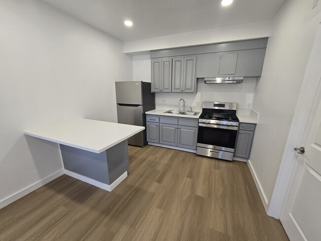 property at 7722 Zelzah Ave