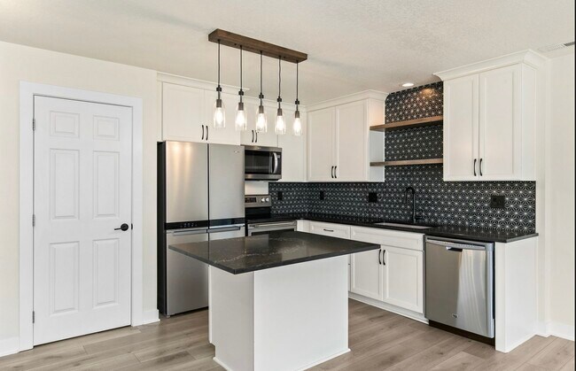 8302 Westown Pkwy in West Des Moines, IA - Building Photo - Building Photo