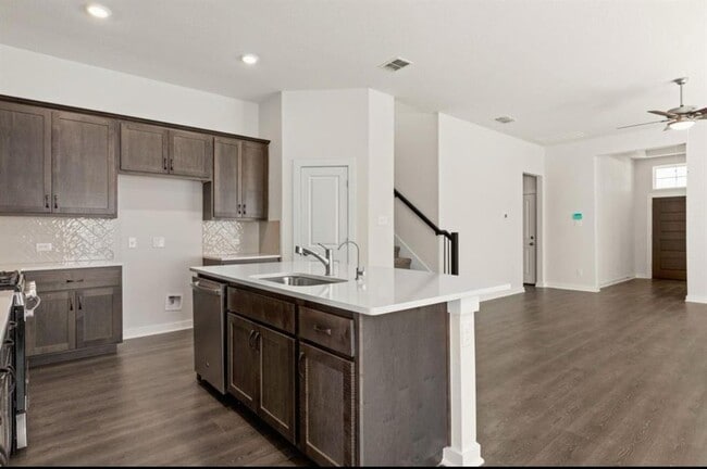 160 Biscayne Dr in Kyle, TX - Building Photo - Building Photo