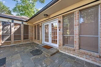 13903 Chevy Chase Dr in Houston, TX - Foto de edificio - Building Photo