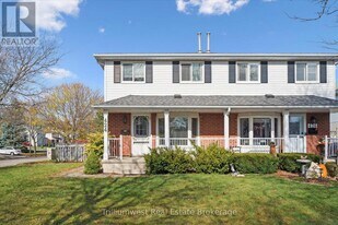 424 Benesfort Ct in Kitchener, ON - Building Photo