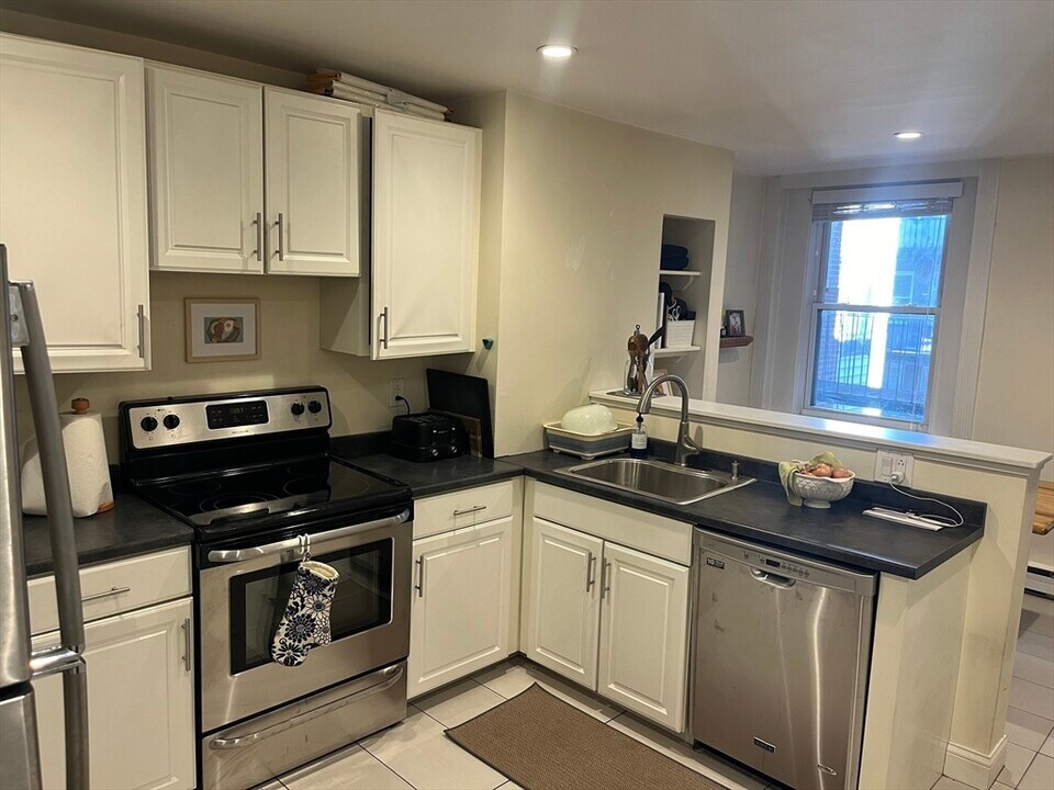 72 Lubec St, Unit #3R in Boston, MA - Foto de edificio