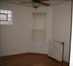 96 Pine Ave, Unit 1 in Riverside, IL - Building Photo - Building Photo