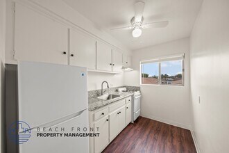 12233 Manor Dr. in Hawthorne, CA - Foto de edificio - Building Photo
