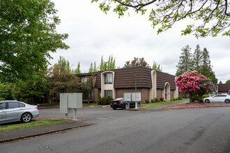 Laurel Park Condominiums in Kirkland, WA - Foto de edificio - Building Photo