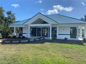 14707 Patrick Henry Rd in North Fort Myers, FL - Foto de edificio - Building Photo