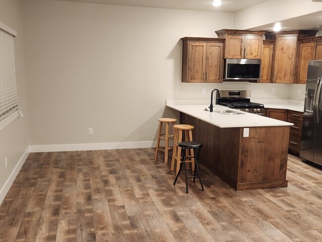 property at 1205 W Canterbury Cir