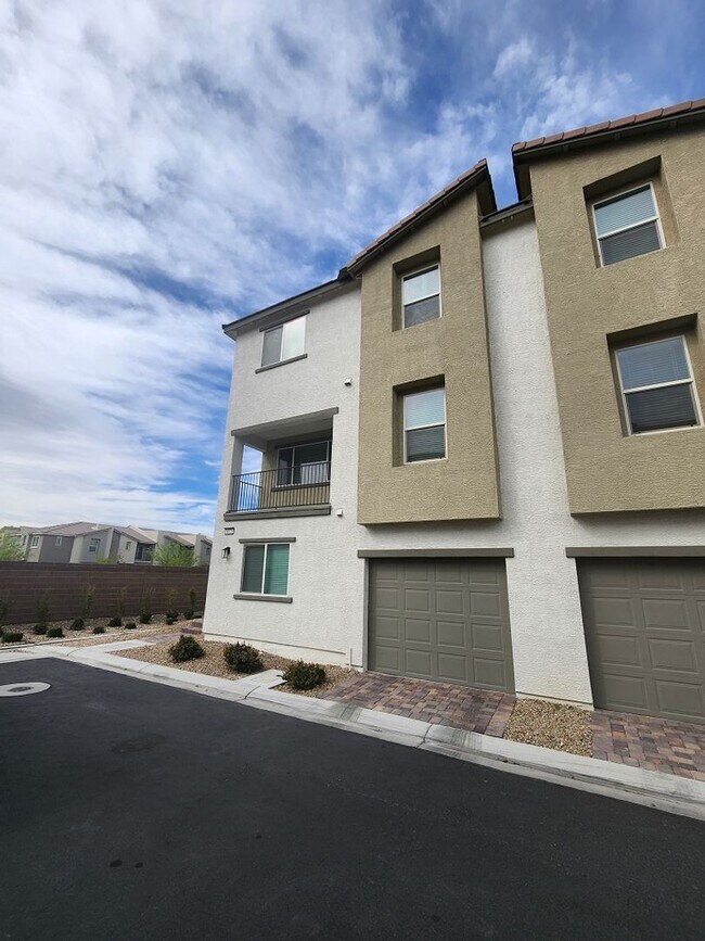 6925 Spicy Merlot St in North Las Vegas, NV - Building Photo - Building Photo