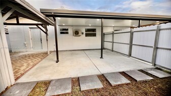 2660 SW 76th Ave in Miami, FL - Building Photo - Building Photo