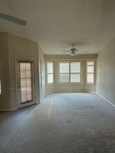 1087 W Julia Way in Hanford, CA - Building Photo - Building Photo