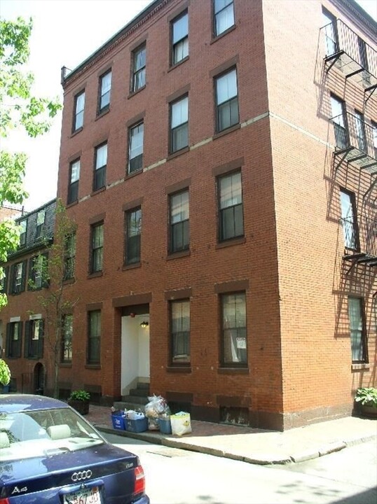 8 Fayette St, Unit 4L in Boston, MA - Foto de edificio