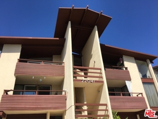 22041 Pacific Coast Hwy-Unit -4 in Malibu, CA - Building Photo