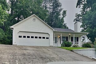 2979 Trotters Crest Dr in Snellville, GA - Building Photo