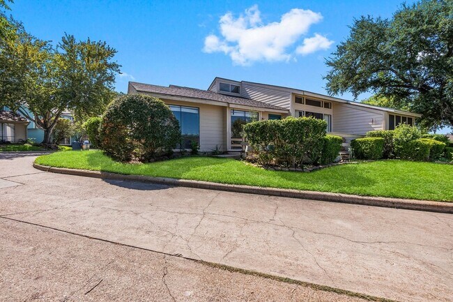 49 April Point Dr N in Montgomery, TX - Building Photo - Building Photo