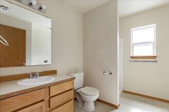 701 Lauren St in Coupeville, WA - Building Photo - Building Photo