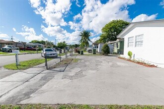 2921 NW 25th St in Fort Lauderdale, FL - Building Photo - Building Photo