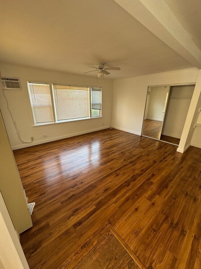 655 Westmount Dr, Unit 655 1-4 in West Hollywood, CA - Building Photo - Building Photo