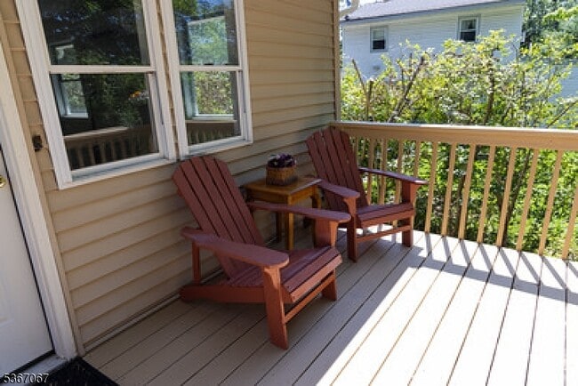 4 Bear Pond Trail in Byram Township, NJ - Building Photo - Building Photo