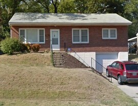 7011 Roberts Ct in University City, MO - Building Photo