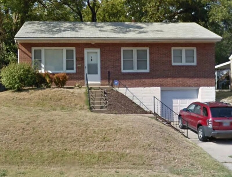 7011 Roberts Ct in University City, MO - Building Photo