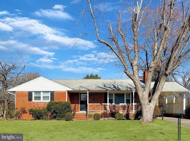 125 Hillcrest Dr