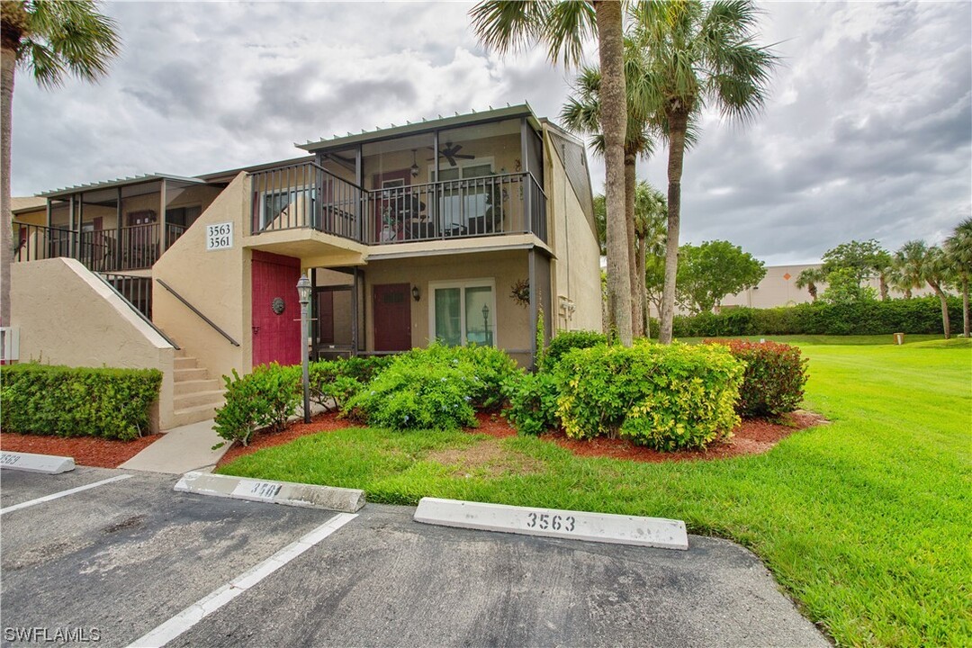 3563 Antarctic Cir in Naples, FL - Foto de edificio