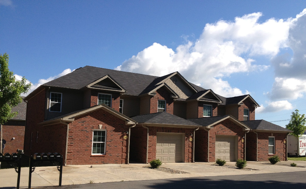 Pin Oak Villas in Radcliff, KY - Building Photo