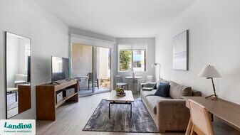 9235 W Russell Rd in Las Vegas, NV - Building Photo